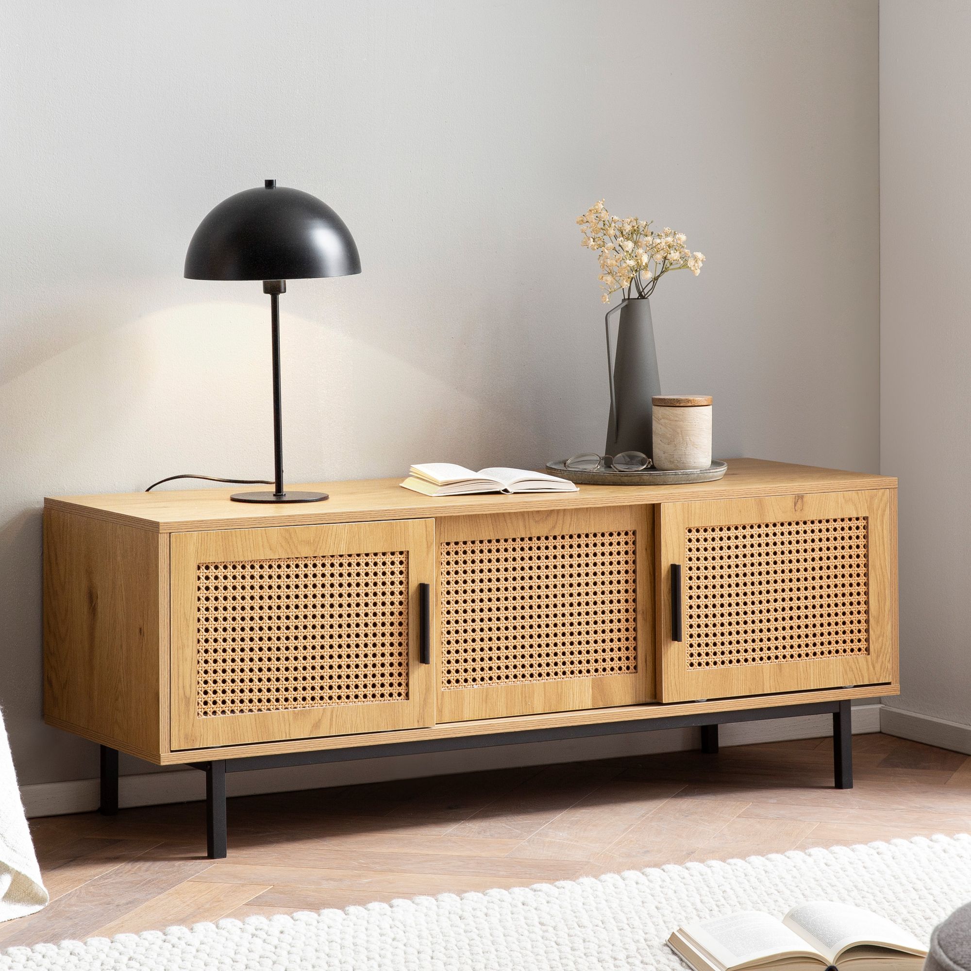 Dekor dębowy niski z wiedeńską wikliną 120x45,5x40 cm szafka tv ponadczasowa z drzwiami przesuwnymi, designerska szafka tv wysoka, stolik tv szafka tv, szafka tv salon rattan