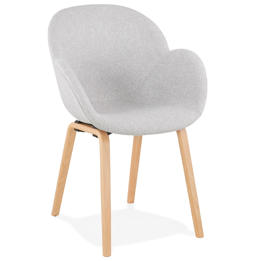 Designerskie krzesło SAMY z podłokietnikami | Jasnoszara tkanina i drewno z naturalnym wykończeniem | Dł. 59 cm x Szer. 59 cm x Wys. 88 cm